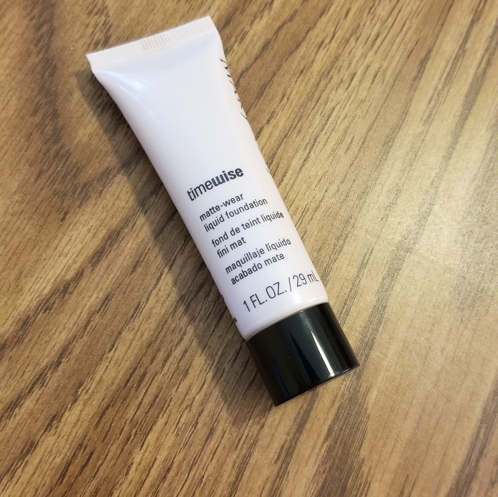 MK TimeWise matte wear liquid foundation bronze 5